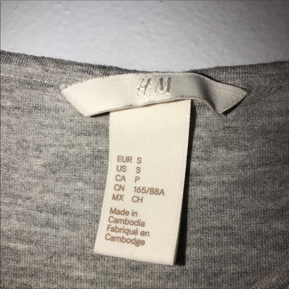 NWOT H&M Gray Tee with Lemon Patch - Picture 3 of 3